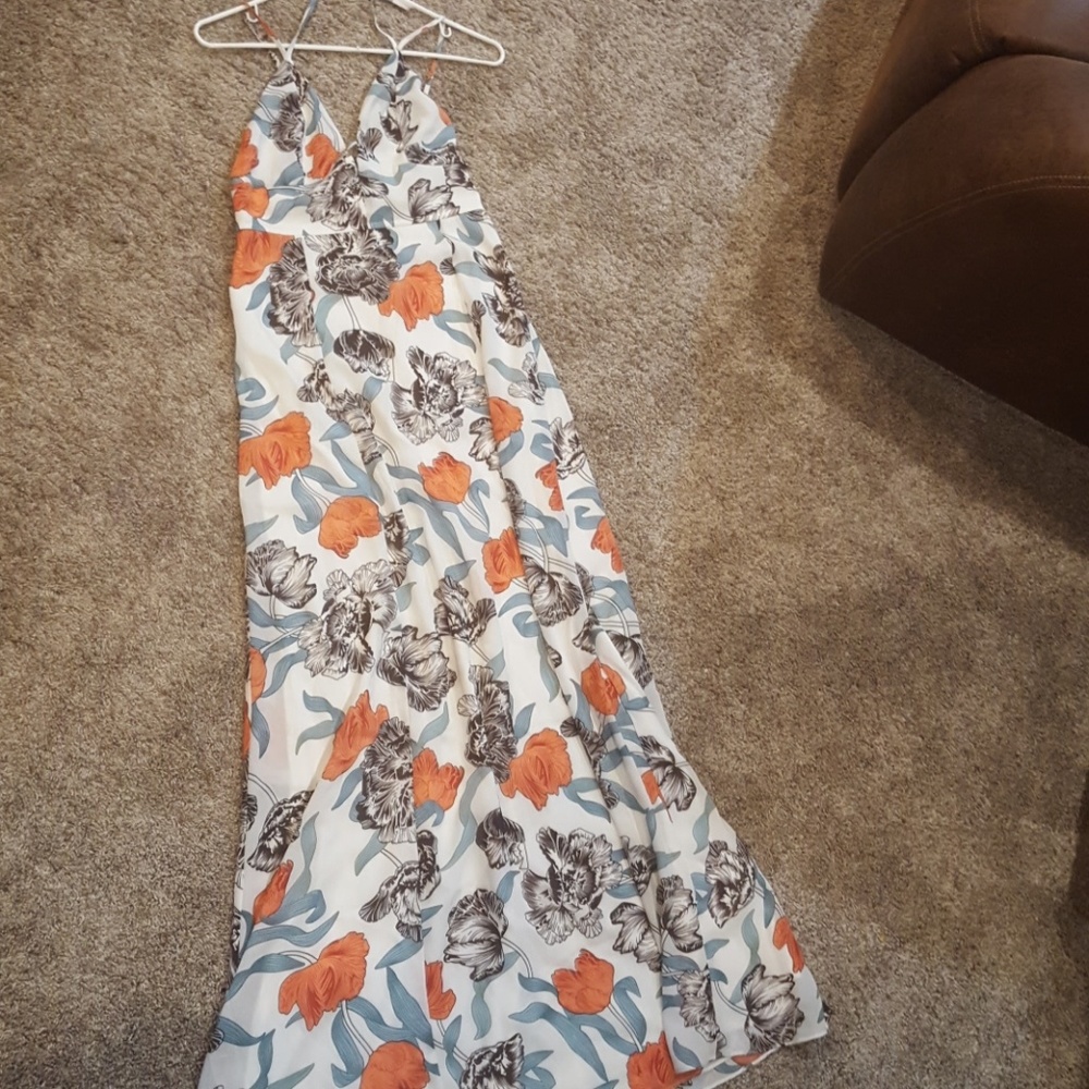 Size small stunning halter floral dress NWT!